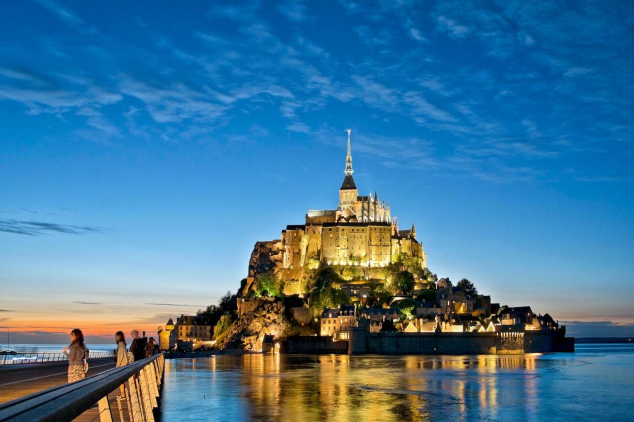 Cute Family Mont Saint Michel *